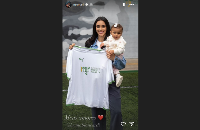 Neymar faz declaração de amor nas redes sociais Neymar faz declaração de amor nas redes sociais