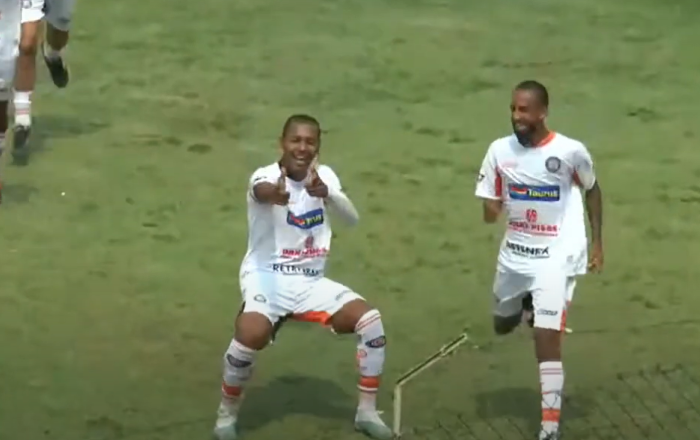 Guilherme comemora segundo gol do Vulcão sobre o Atlético de Três Corações Guilherme comemora segundo gol do Vulcão sobre o Atlético de Três Corações