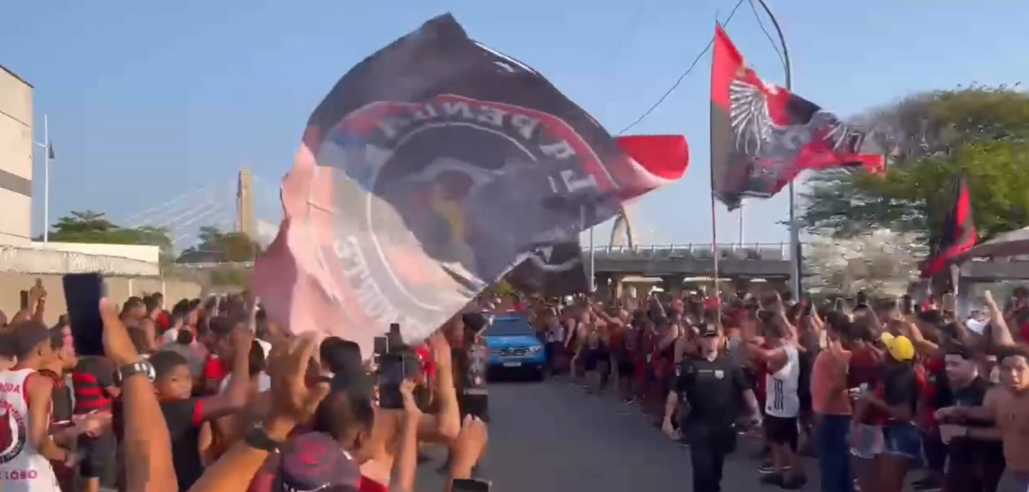 AeroFla: com apoio da torcida, Flamengo embarca para decisão contra o Peñarol