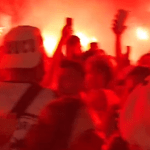 Torcida do Atlético festeja na Cidade do Galo e tem papo com jogadores; assista