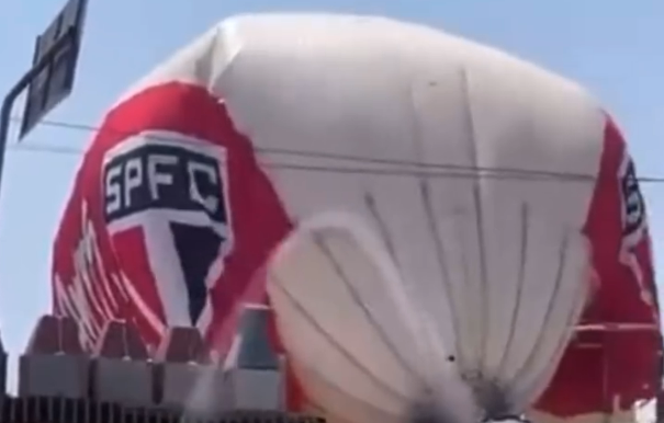 Dirigível do São Paulo cai em Osasco com um tripulante; clube se posiciona