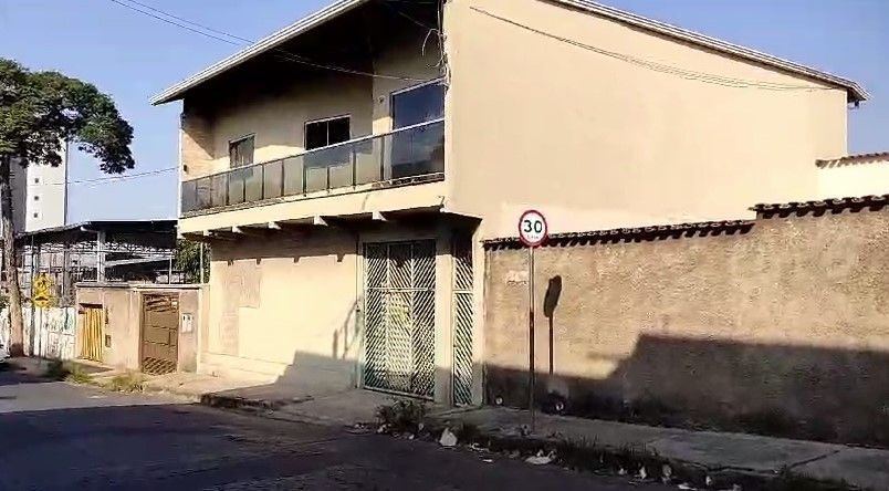 Mãe encontra filha morta e filho em estado grave ao ficar 40 dias sem comer na Grande BH