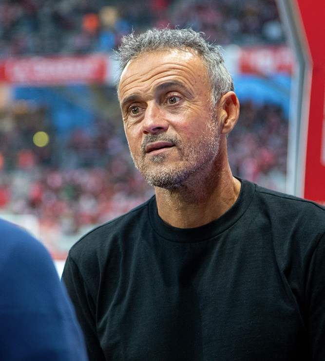 Técnico do PSG dispara contra jornalistas e gera polêmica; veja