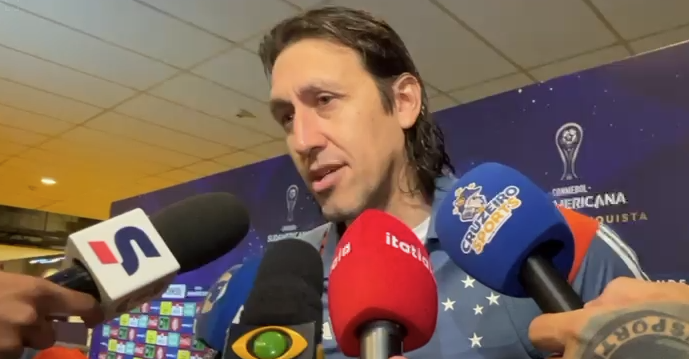 Cássio diz como encara desafio de atuar com a bola nos pés no Cruzeiro