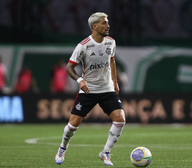 Arrascaeta faz desabafo após críticas por eliminação na Libertadores