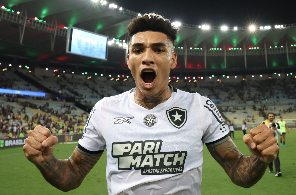 Família de Igor Jesus se emociona com primeira convocação à Seleção; assista