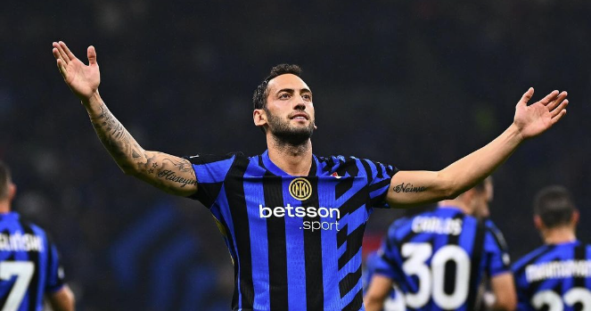 Inter goleia o Estrela Vermelha em casa e segue invicta na Champions