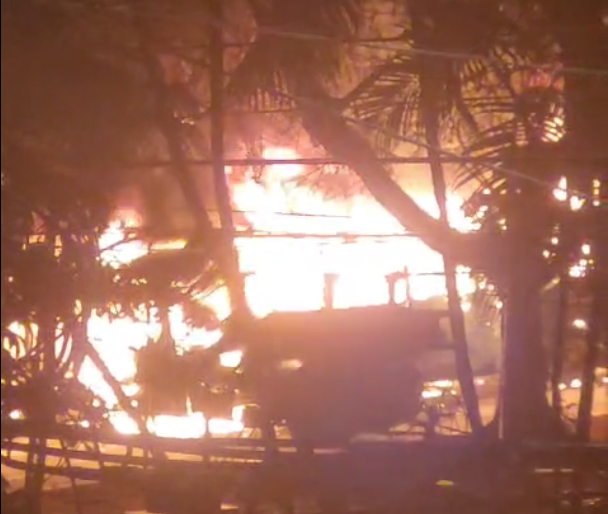 Vídeo: ônibus do transporte público de BH pega fogo e mobiliza os Bombeiros