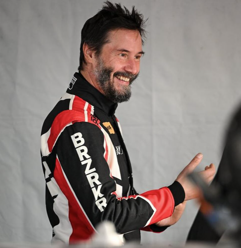 Astro de Hollywood faz estreia profissional no automobilismo