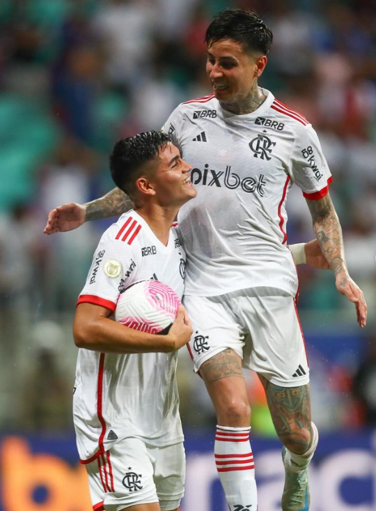 Alcaraz celebra primeiro gol pelo Flamengo e destaca apoio do elenco