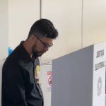 Pedro Betinense vota em Betim e declara nas redes sociais: 'Voto é secreto'