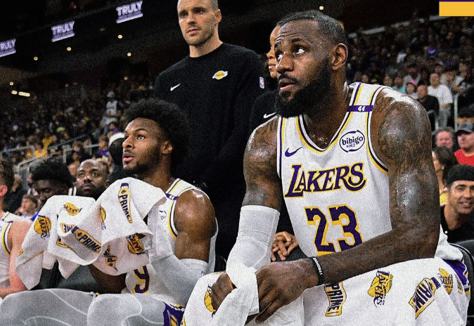 Lebron James joga com o filho e faz história na NBA