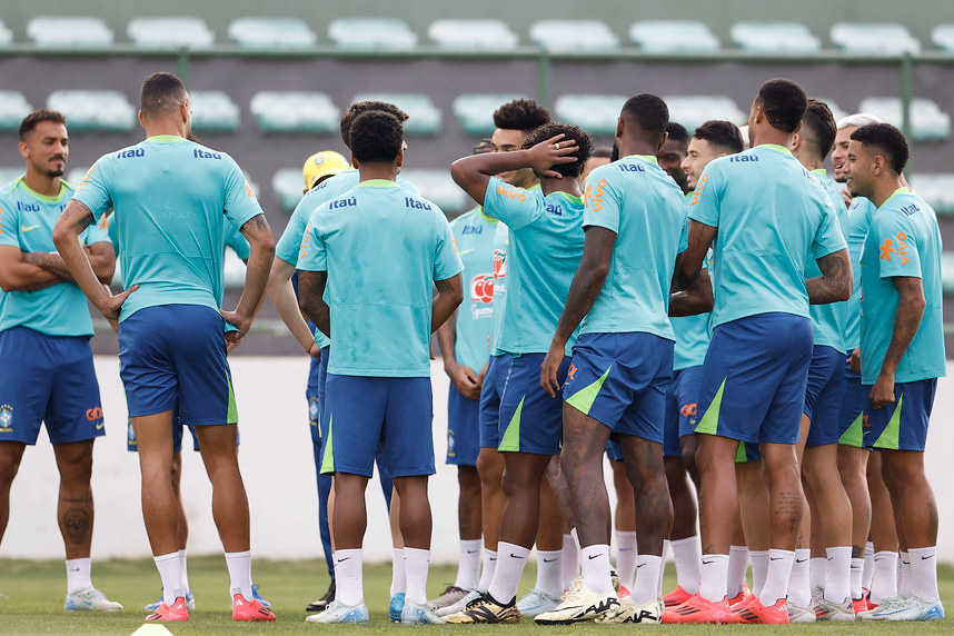 Com dores, atacante pode desfalcar Seleção Brasileira contra o Peru