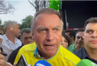 Bolsonaro segue na UTI e iniciará novo tratamento, dizem médicos