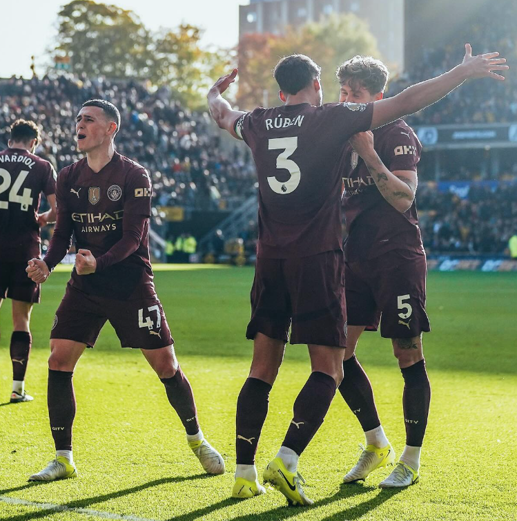 Com gol no fim, Manchester City vence e assume liderança da Premier League