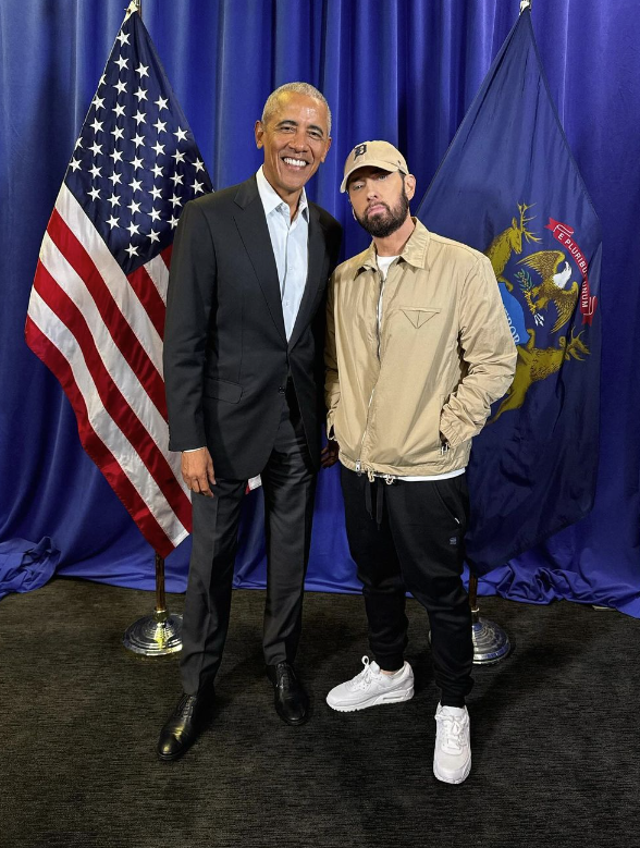 Barack Obama canta rap e Eminem declara voto em Kamala Harris durante comício