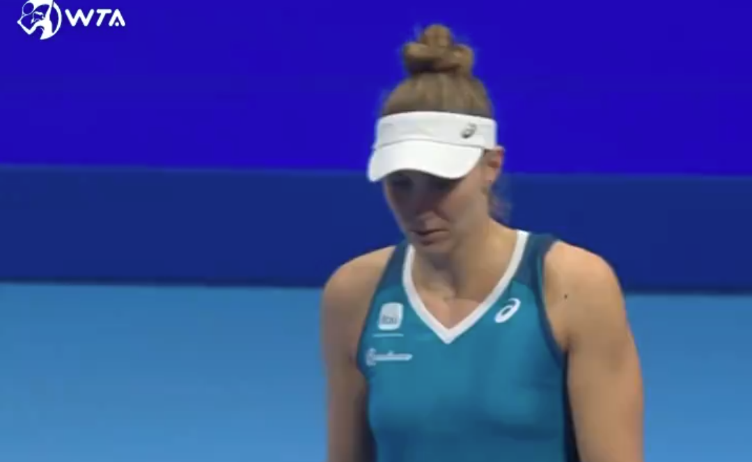 Tênis: Bia Haddad lesiona, abandona jogo e desiste do WTA 500 de Tóquio