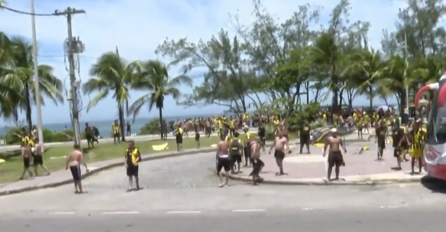 Torcedores do Peñarol se envolvem em confronto no Rio antes de jogo com Botafogo