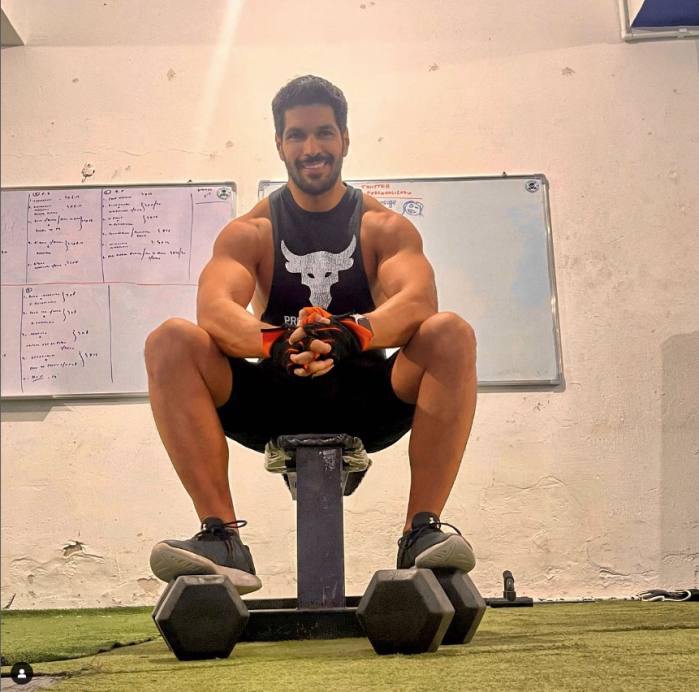 Andrés é esportista e adepto da musculção