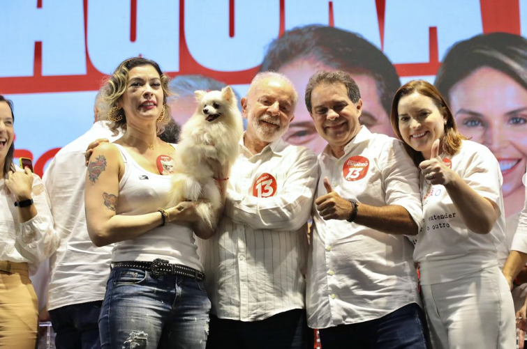 Cadelinha Marrion troca de lado e 'elege' novo prefeito de Fortaleza, no Ceará