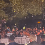 Protesto: torcedores pedem Bola de Ouro para Vini Jr no Théâtre du Châtelet, em Paris