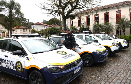 Prefeitura de Ouro Preto entrega cinco novos veículos à Guarda Municipal