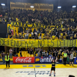 Torcida e jogadores do Peñarol pedem liberdade a uruguaios detidos no Brasil