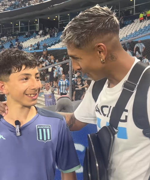Racing faz homenagem para jovem gandula que deu 'assistência' para o gol da vitória