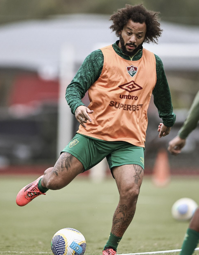 Marcelo pode rescindir contrato com Fluminense após desentendimento com Mano Menezes