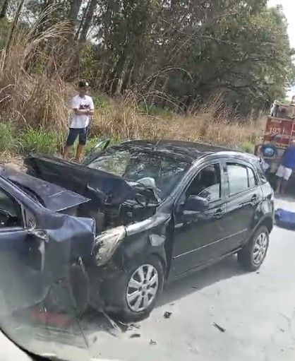 Colisão frontal entre dois carros deixa seis pessoas feridas em Esmeraldas, na Grande BH