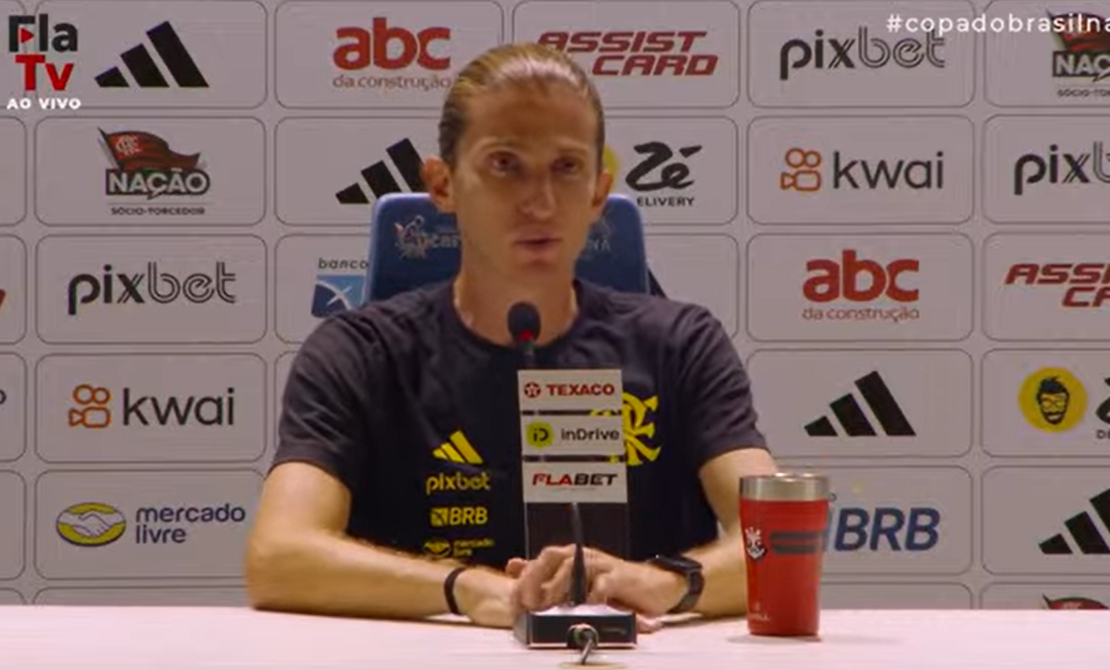 Filipe Luís destaca defesa do Atlético e afirma: 'Estamos muito longe do título'