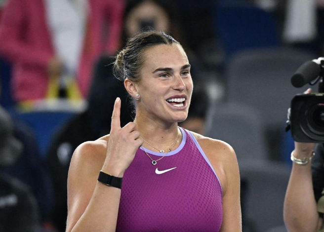 Swiatek é derrotada, e Sabalenka garante 1° lugar no ranking da WTA até o fim do ano