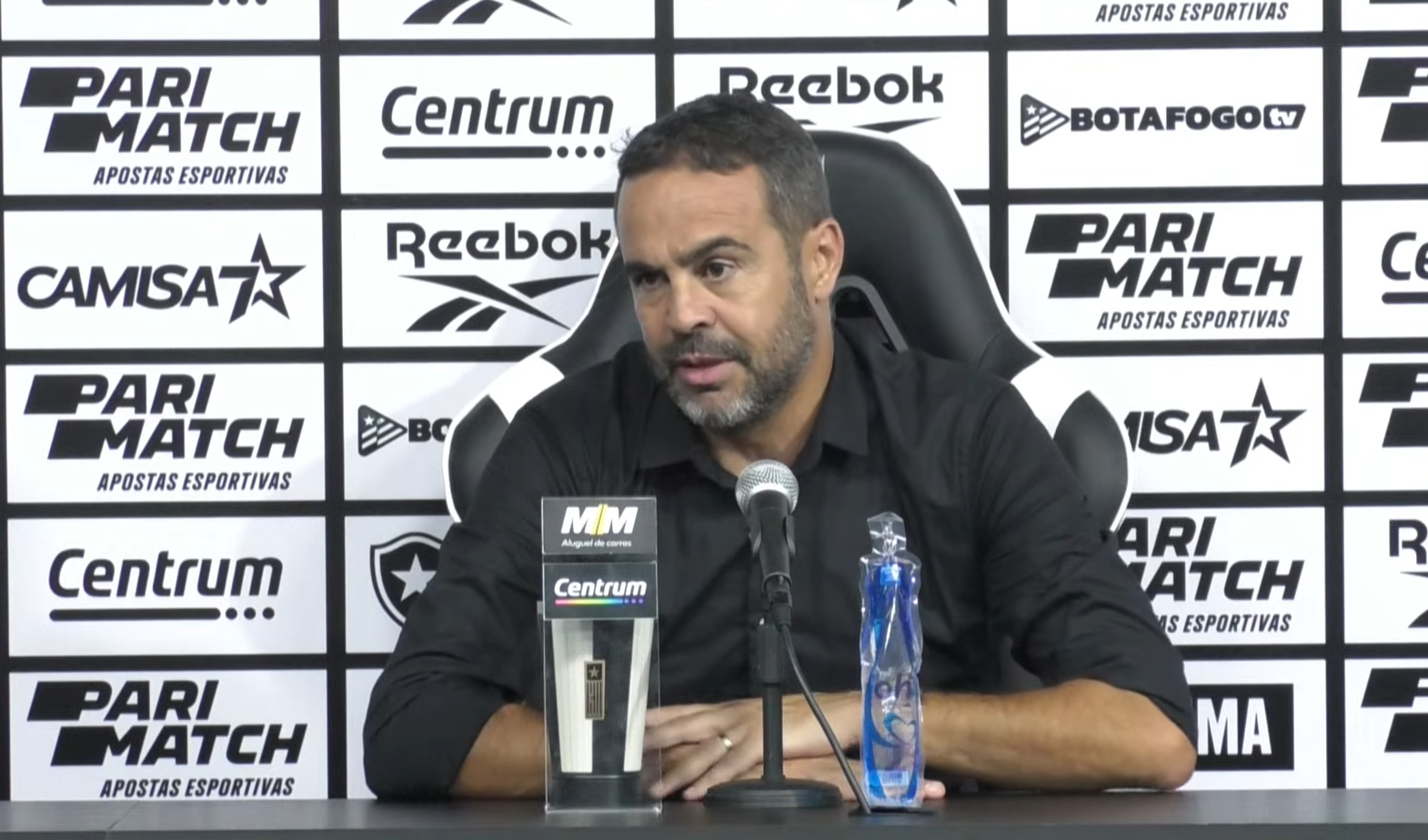 Artur Jorge celebra atuação contra o Vasco e aborda vantagem do líder Botafogo