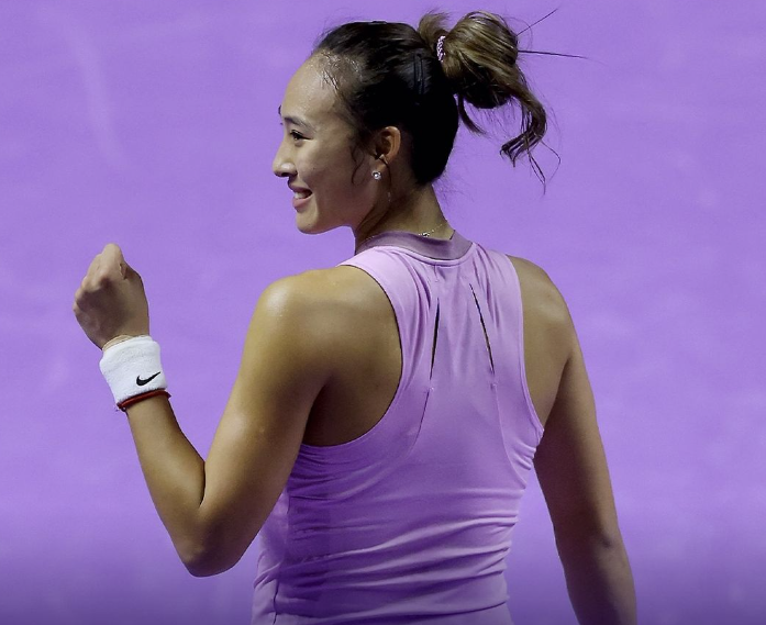 Tênis: Zheng supera Paolini e avança às semifinais do WTA Finals