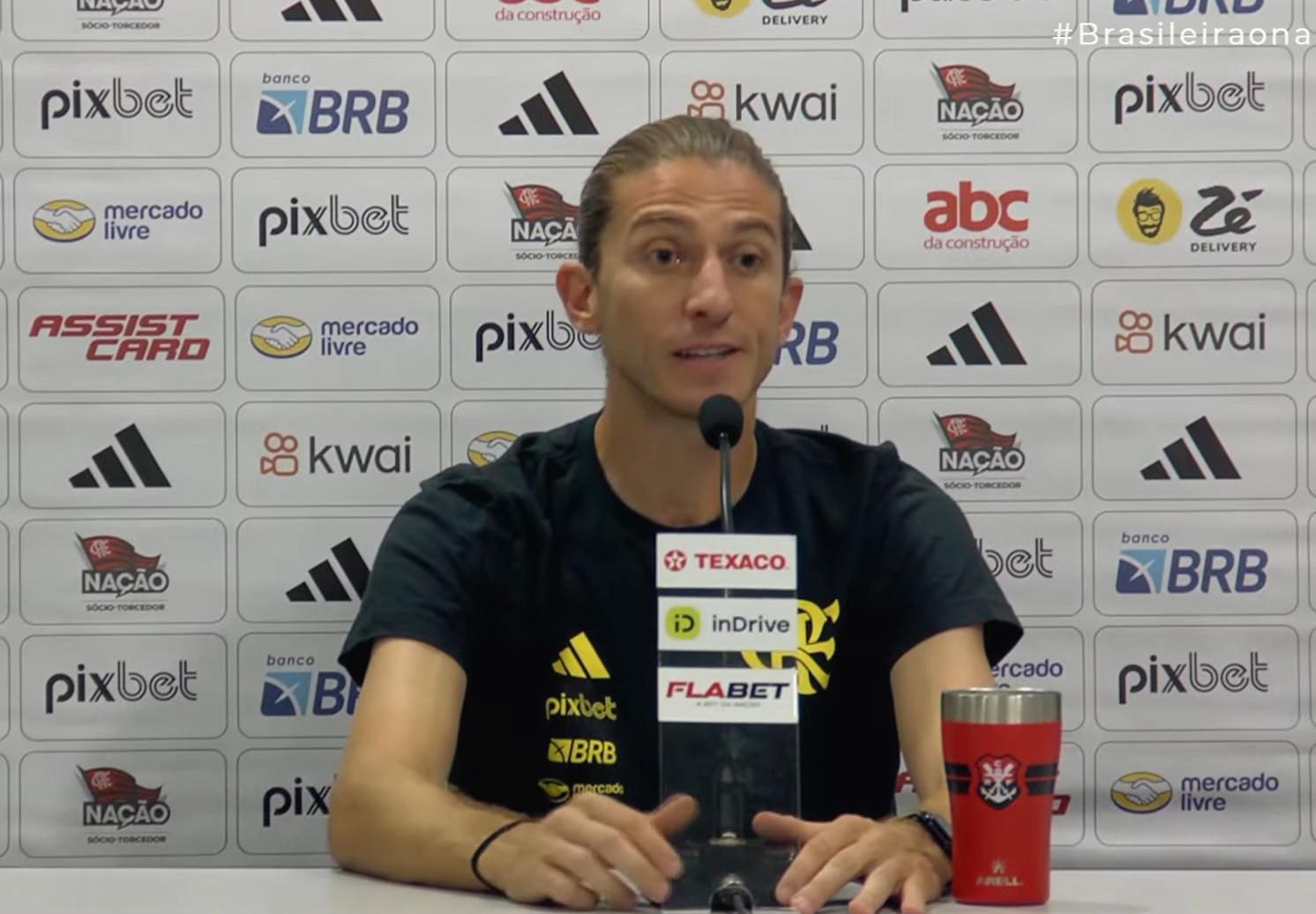 Filipe Luís desconversa sobre título do Brasileirão e projeta trabalho do Diniz no Cruzeiro