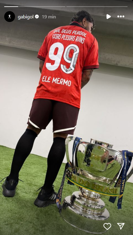'Me dê motivo': Gabigol publica vídeo de despedida com 'cutucada' à diretoria do Flamengo