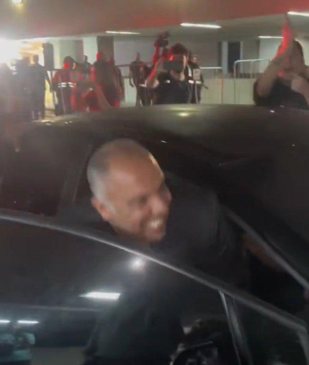 Marcos Braz é hostilizado por torcida do Flamengo no retorno ao Rio de Janeiro