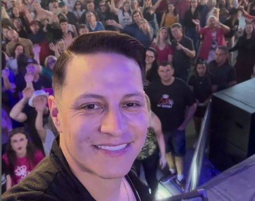 Paulinho Dill, da banda gaúcha 'Os Atuais', sofre grave acidente e respira por aparelhos