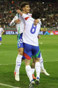 Jogadores italianos comemoram gol nas Eliminatórias