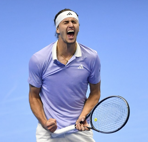 Tênis: Zverev supera Alcaraz e avança à semifinal do ATP Finals