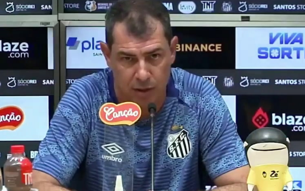 Carille deixa futuro no Santos em aberto, e presidente não descarta permanência