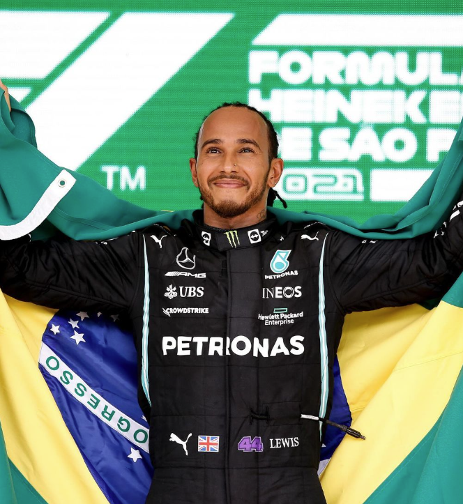 Fãs terão nomes gravados no carro de Hamilton em sua despedida da Mercedes; entenda