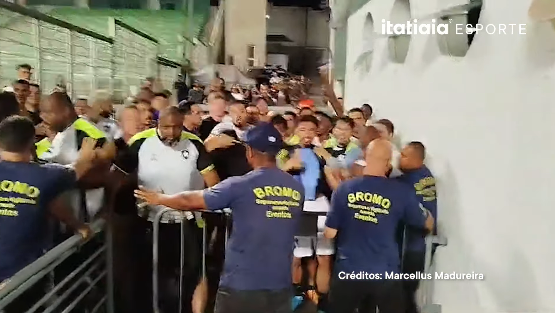 Atlético x Botafogo: veja momento que Luiz Henrique arremessa garrafa durante confusão