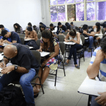 Estudantes universitários de todo país fazem provas do Enade neste domingo