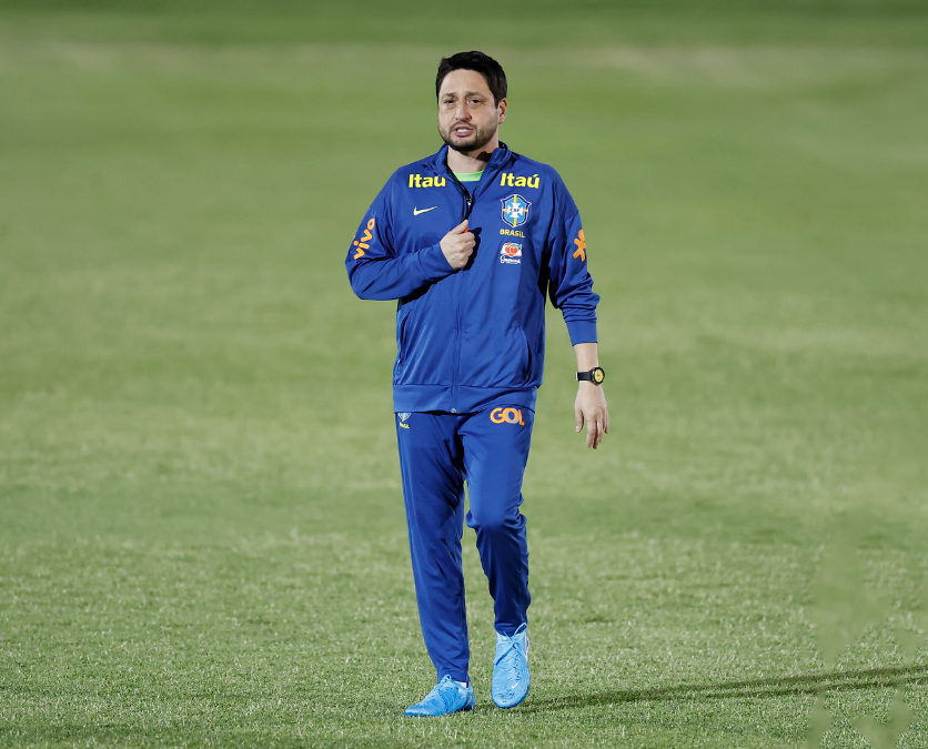 Arthur Elias comanda primeiro treino da Seleção antes de amistosos