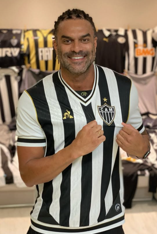 Ex-BBB mostra mala para acompanhar Atlético na final da Libertadores, e fãs reagem