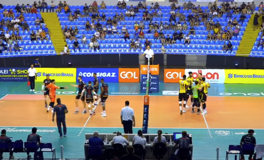Praia Clube vence Blumenau e assume terceiro lugar na Superliga Masculina