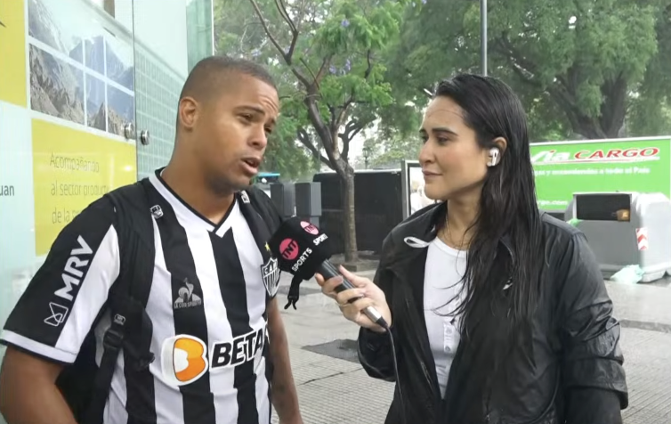 Depoimento de torcedor do Atlético na Argentina emociona comentaristas e viraliza