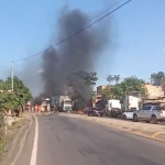 Vídeo: manifestantes fecham a BR-381 nos dois sentidos em Sabará