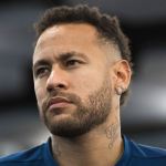 Apresentador da Globo rebate Neymar após ser chamado de 'fanfarrão'